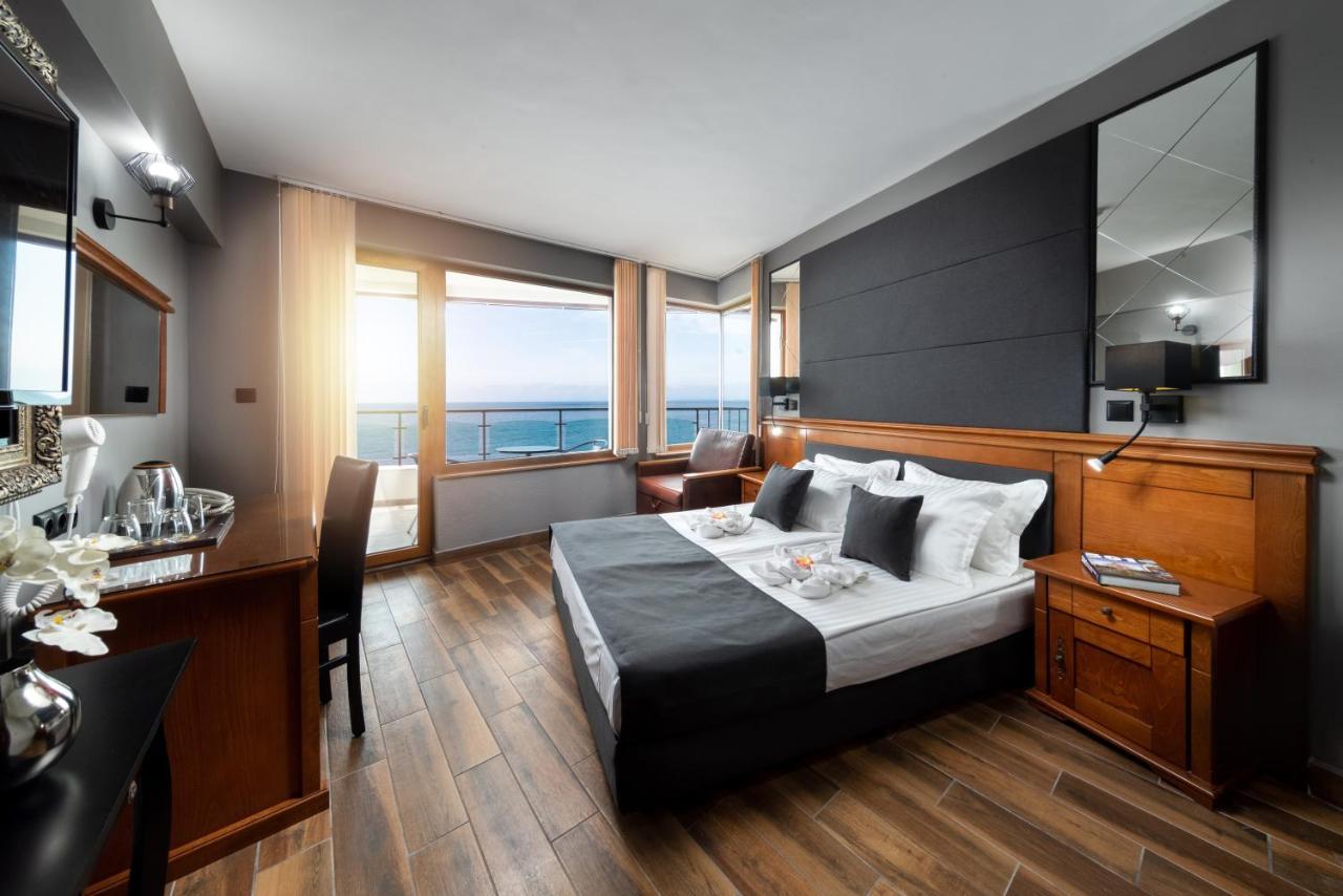 Petrov Family Hotel Nesebar Exterior photo