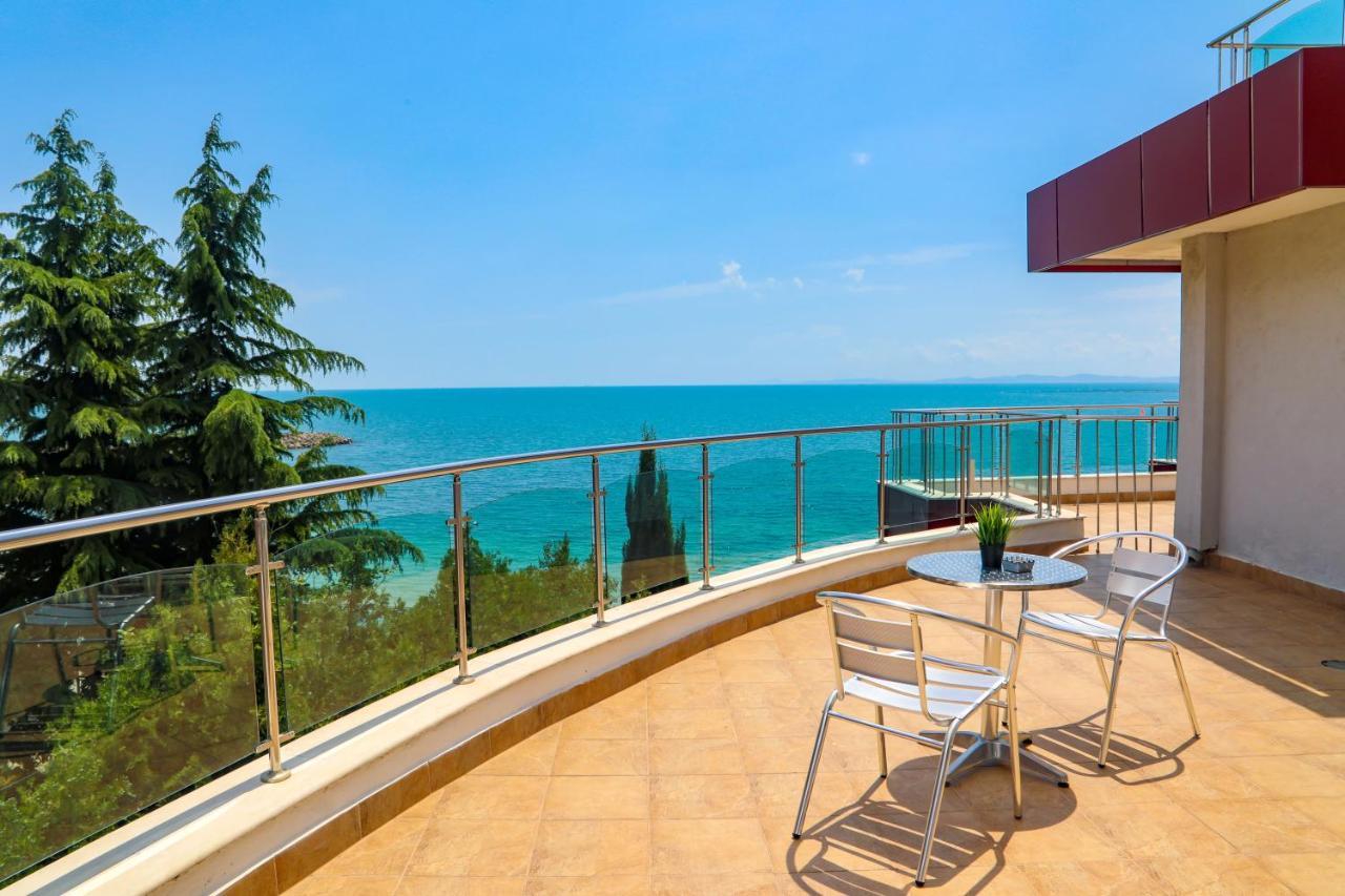 Petrov Family Hotel Nesebar Exterior photo